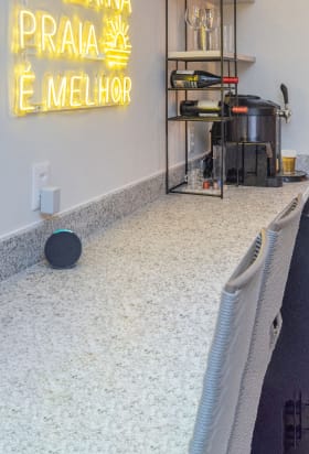 Alexa em quarto no Japaratinga Resort